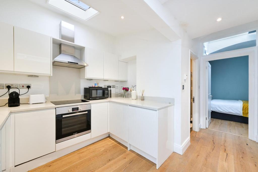 Cozy Hideaway In South Ken! Apartman London Kültér fotó