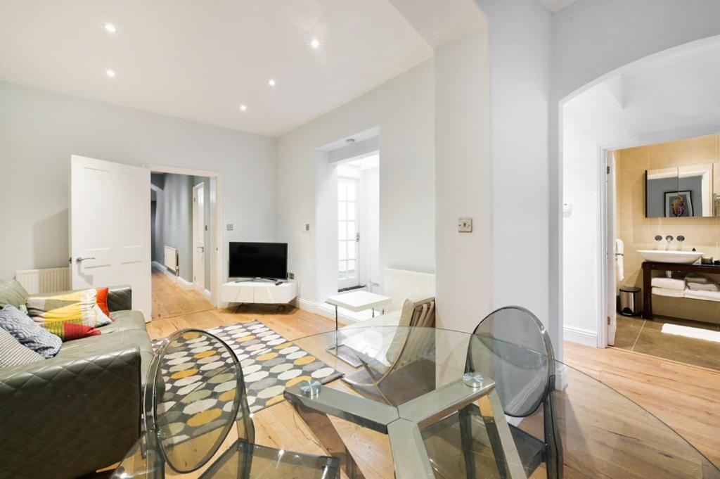 Cozy Hideaway In South Ken! Apartman London Kültér fotó