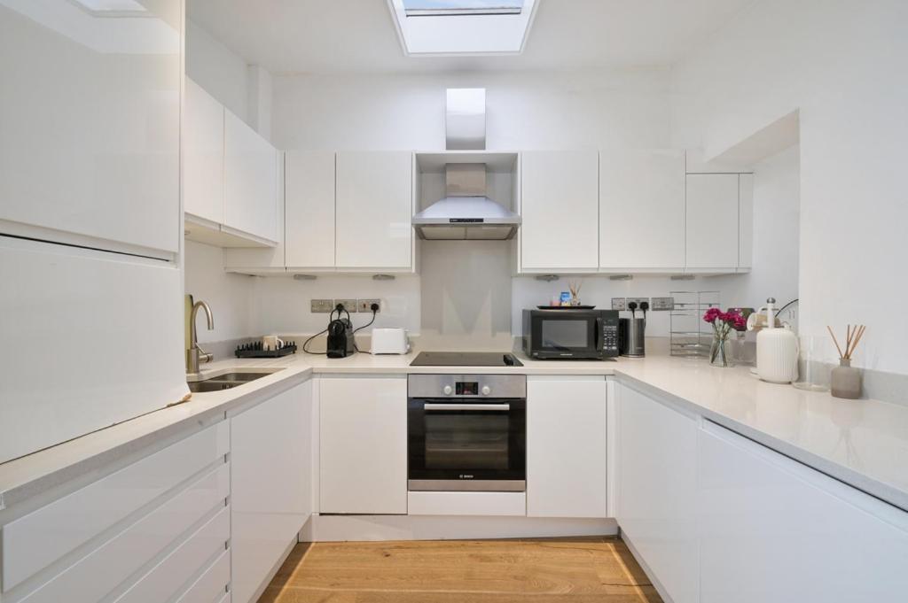 Cozy Hideaway In South Ken! Apartman London Kültér fotó
